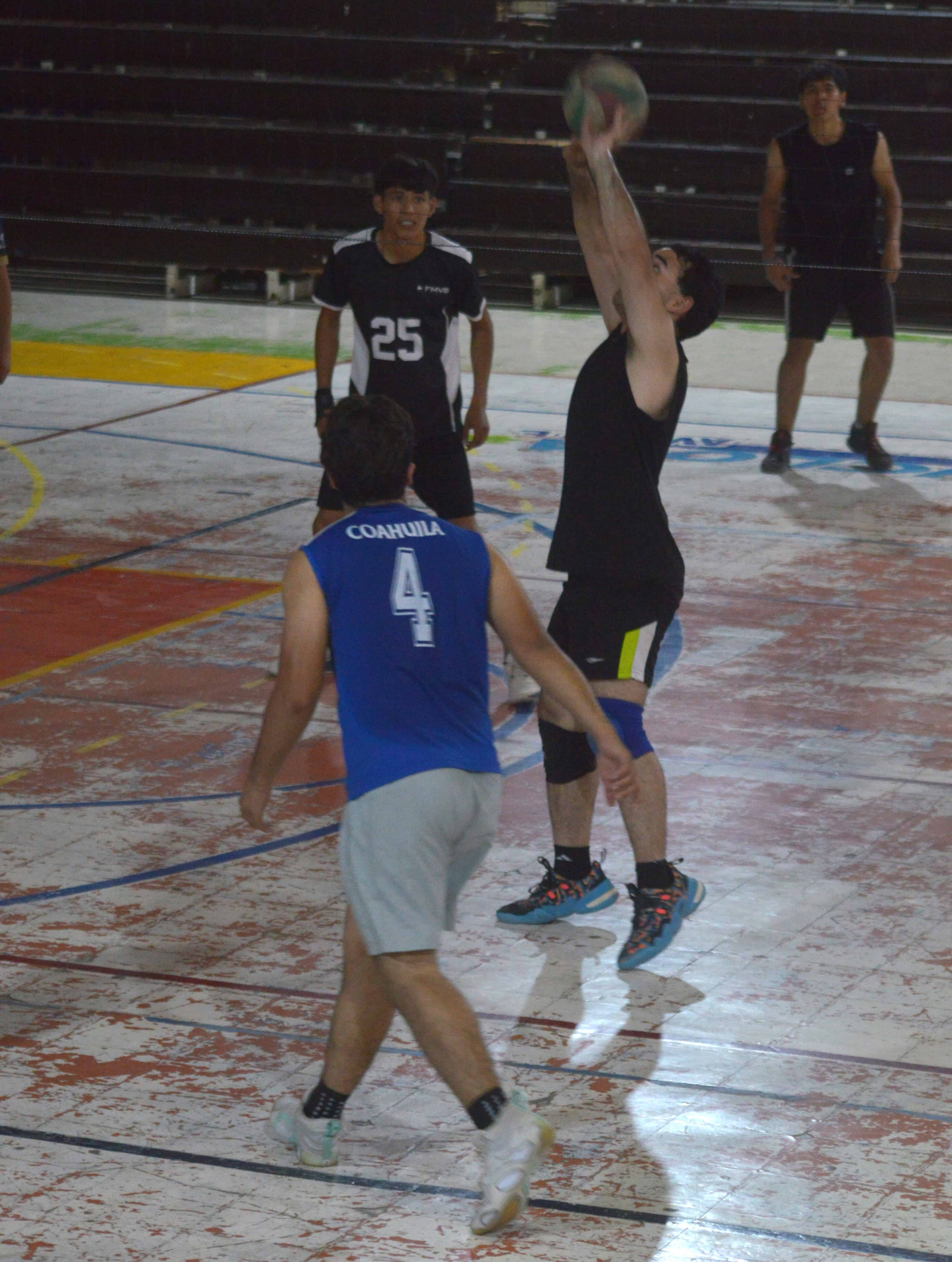 Cuervos remontan y vencen a Truenos en Monclova