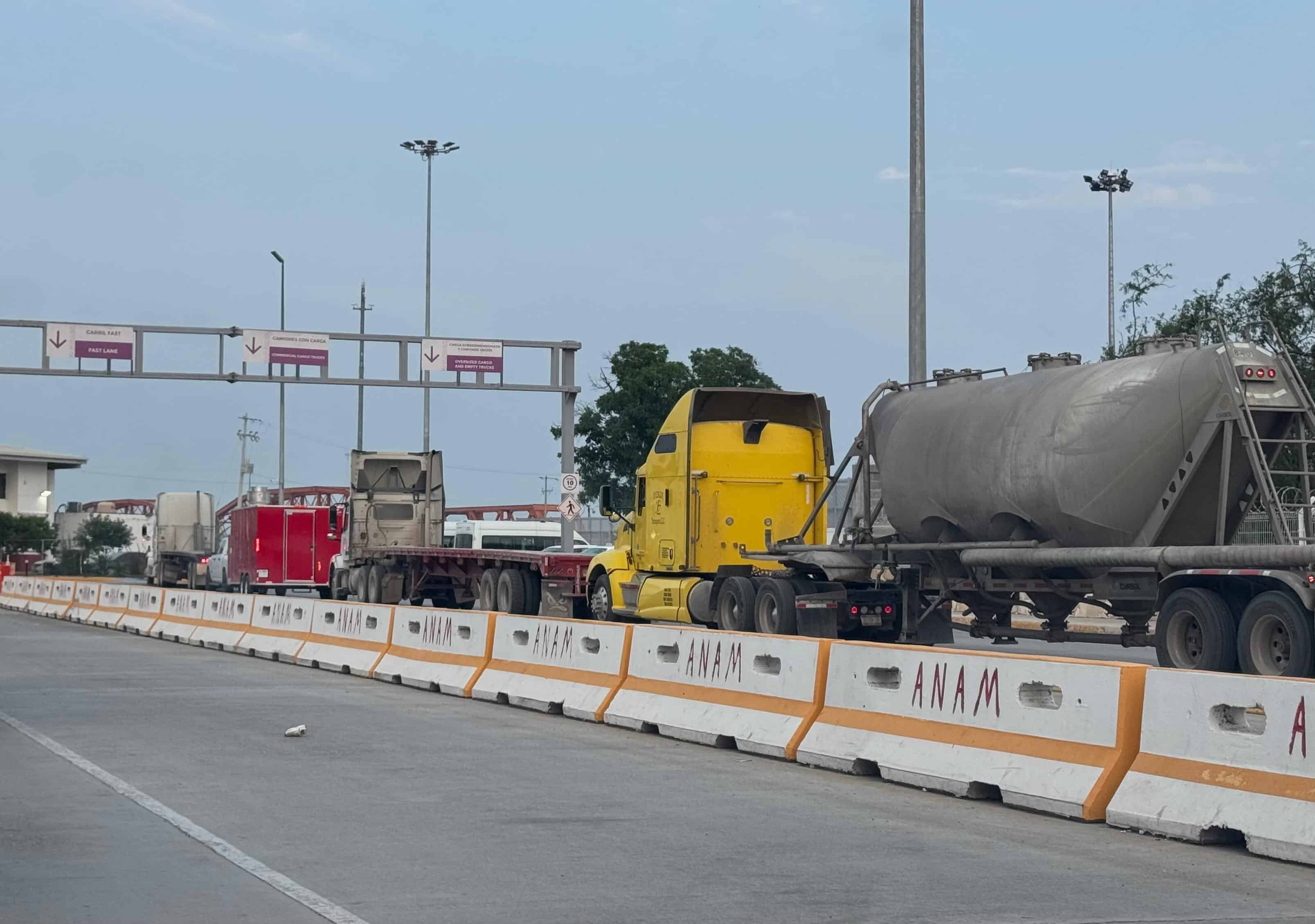 Reactivan transporte  de carga a los Estados Unidos con 420 unidades al d&iacute;a
