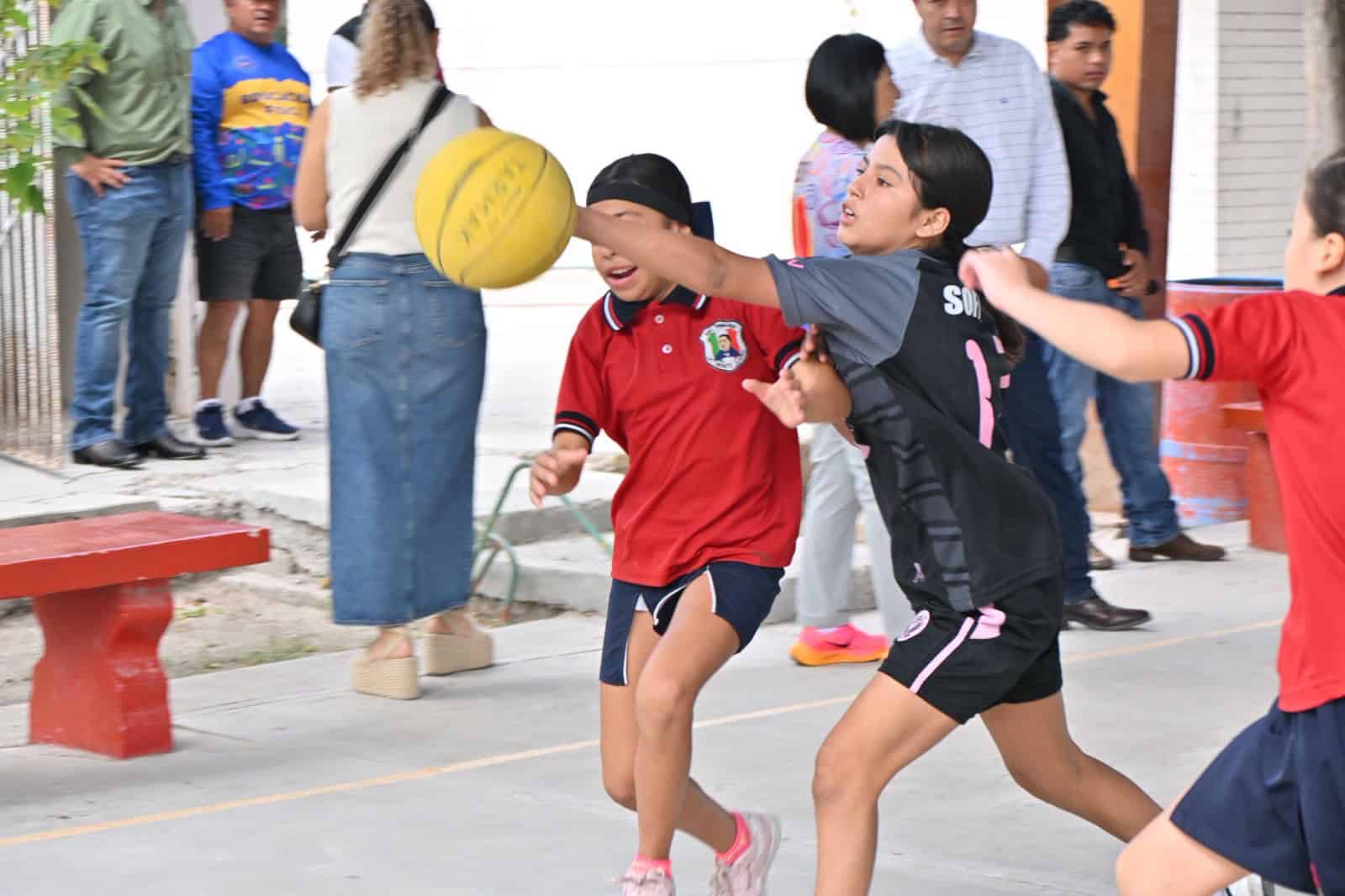 Javier Flores celebra el D&iacute;a del Estudiante en San Buenaventura con actividades deportivas