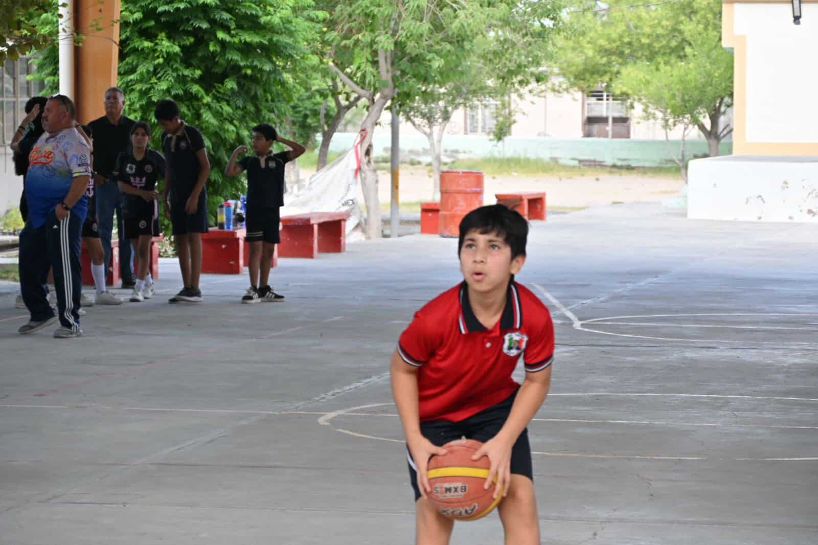 Javier Flores celebra el D&iacute;a del Estudiante en San Buenaventura con actividades deportivas