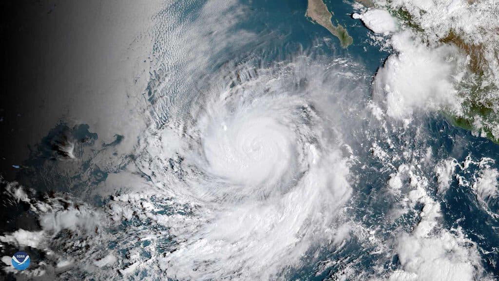 SMN alerta: Huracanes se intensifican r&aacute;pidamente en M&eacute;xico