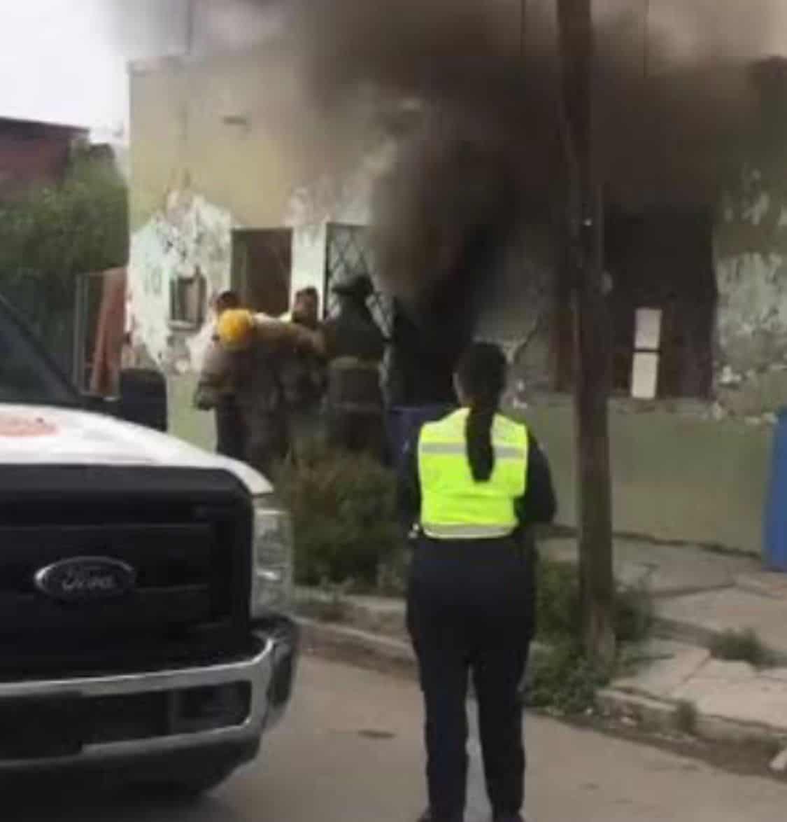 Brayan, bombero de Sabinas, pierde su hogar en incendio devastador
