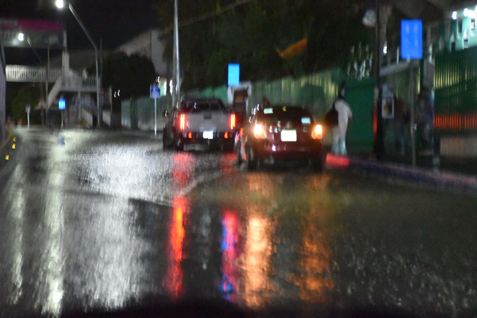 Lluvias provocan inundaci&oacute;n y caos