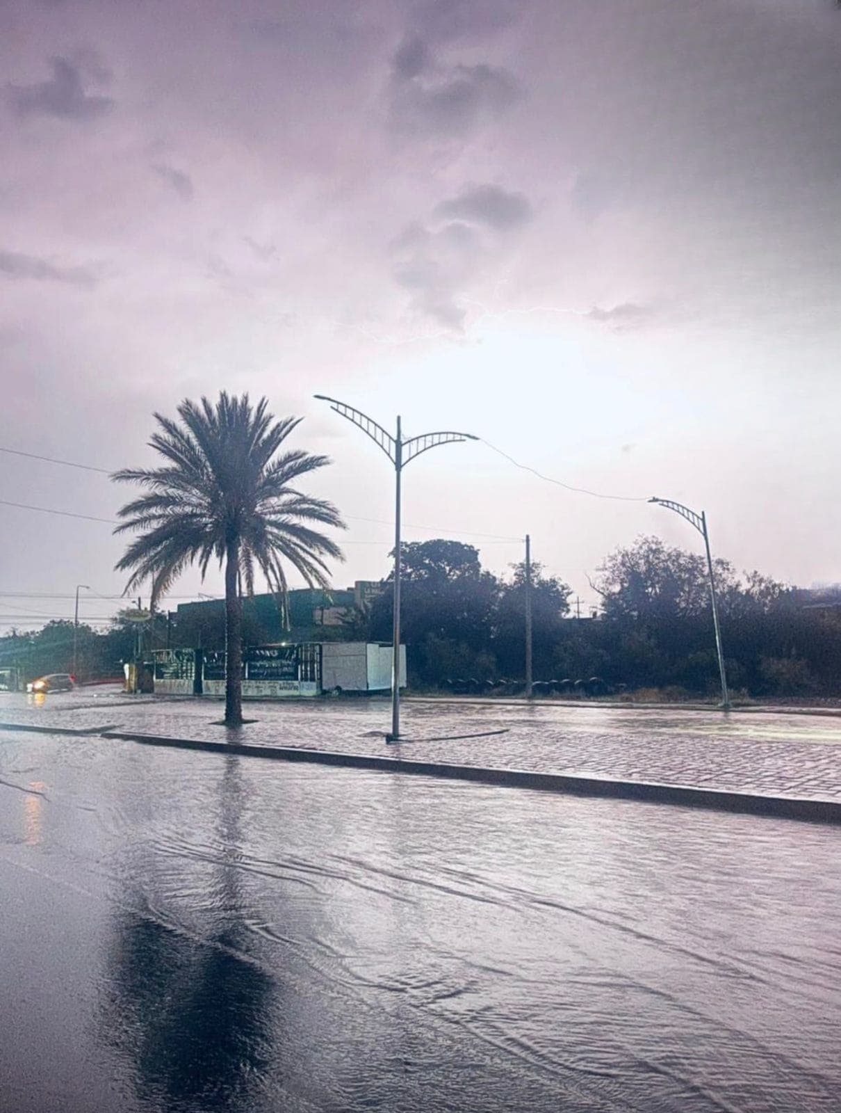 Lluvias provocan inundaci&oacute;n y caos