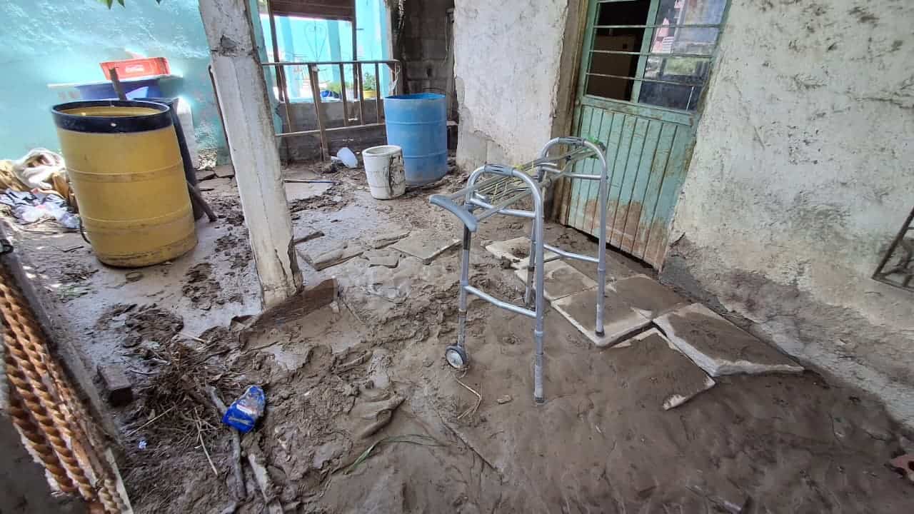 Solo frente al desastre: don Jos&eacute;, a sus 80 a&ntilde;os, lucha por levantar su hogar tras lluvia