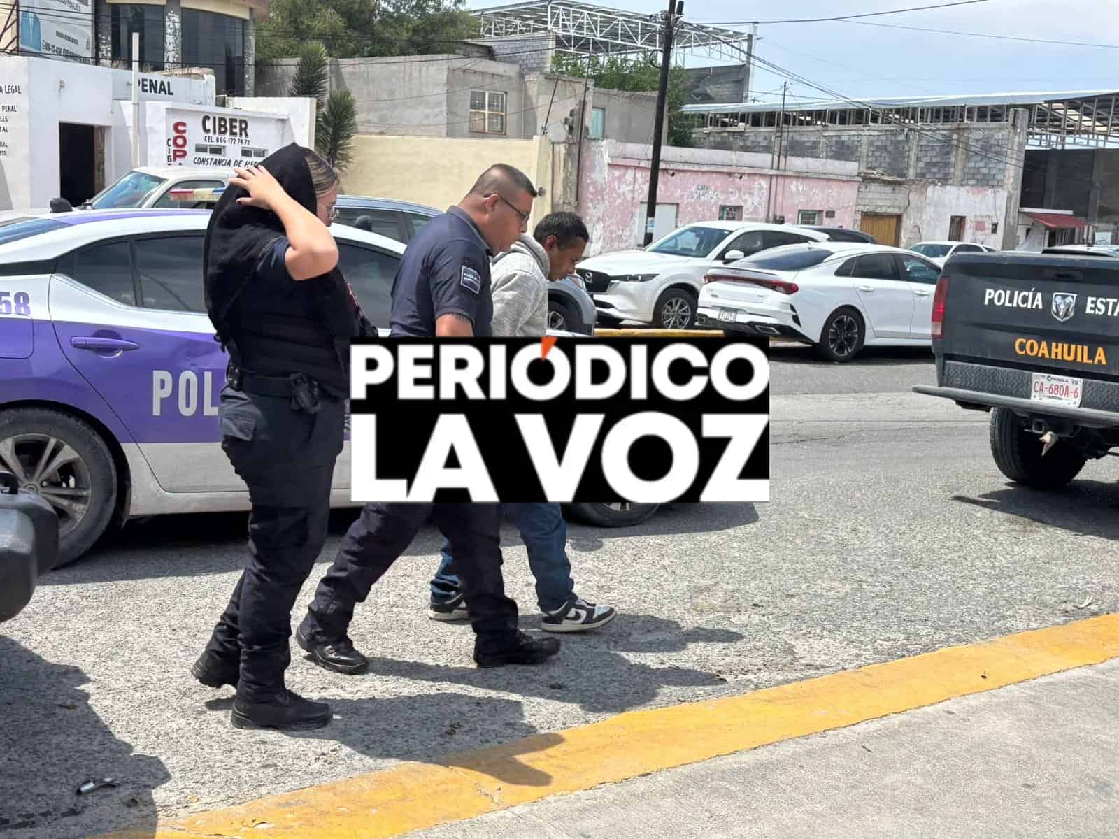 Mientras exig&iacute;a comida, Destroza ventanas de vivienda