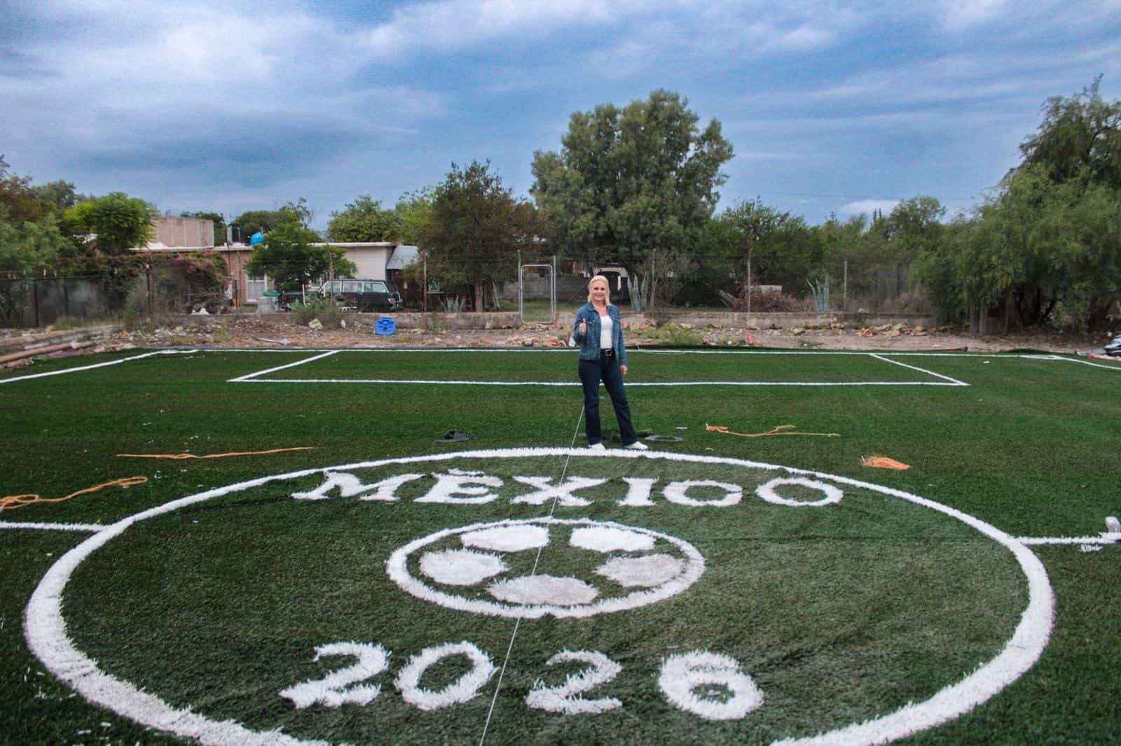 Gobierno Municipal de M&uacute;zquiz supervisa construcci&oacute;n de nueva cancha