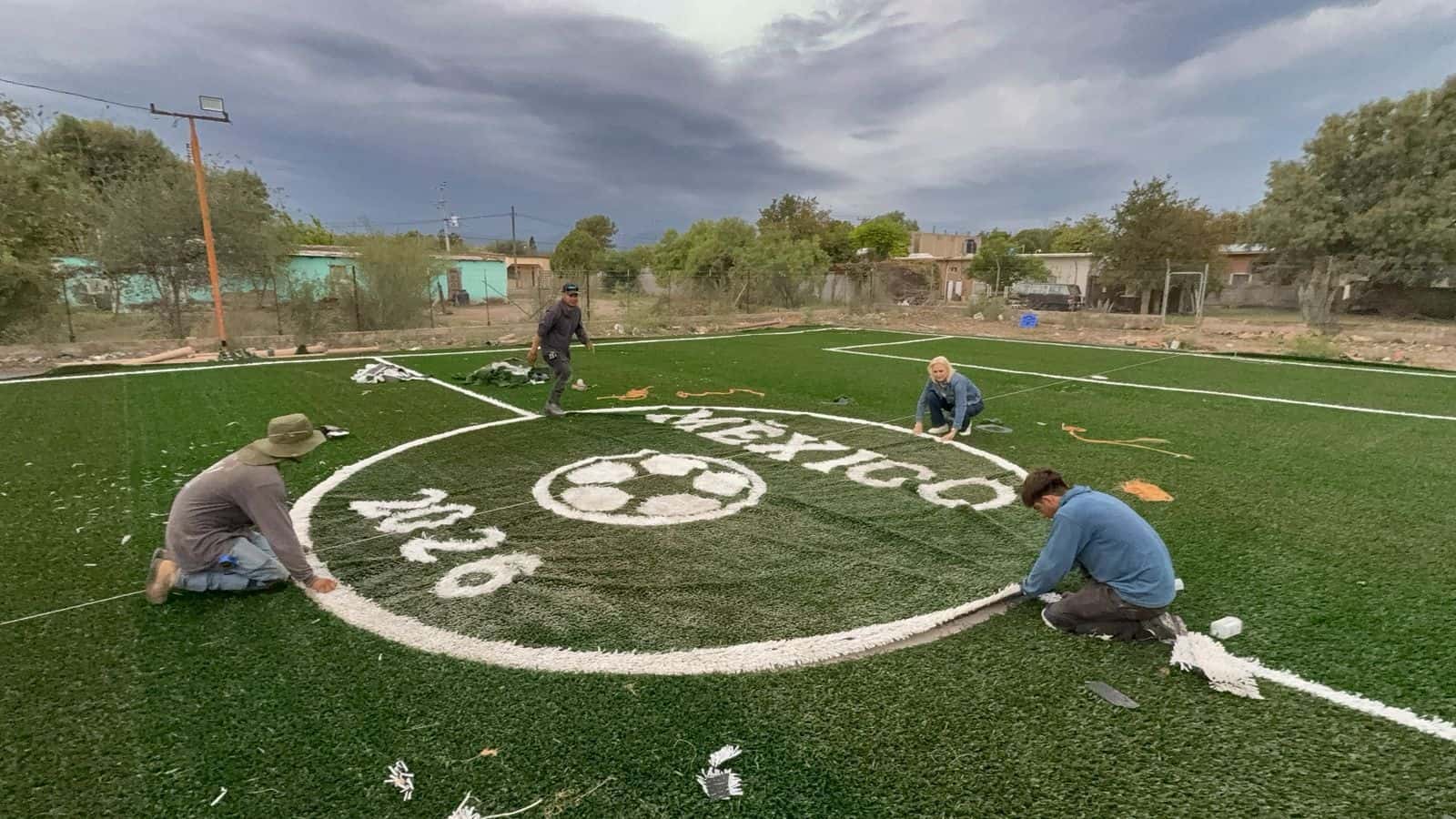 Gobierno Municipal de M&uacute;zquiz supervisa construcci&oacute;n de nueva cancha