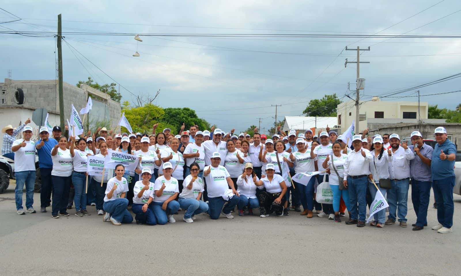 Candidato Gachup&iacute;n escucha inquietudes de vecinos en Frontera Coahuila