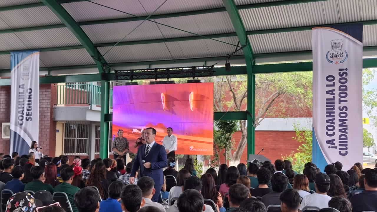 Federico Fern&aacute;ndez Monta&ntilde;ez refuerza la seguridad en CECyTEC Norte