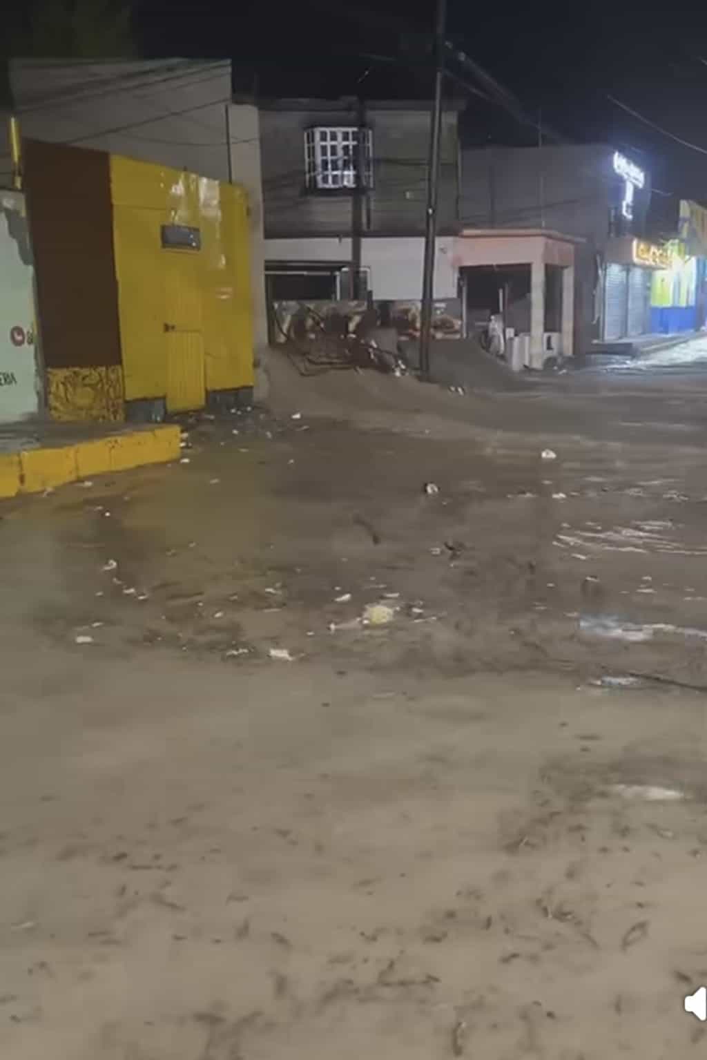 Lluvia provoca encharcamientos en la ciudad