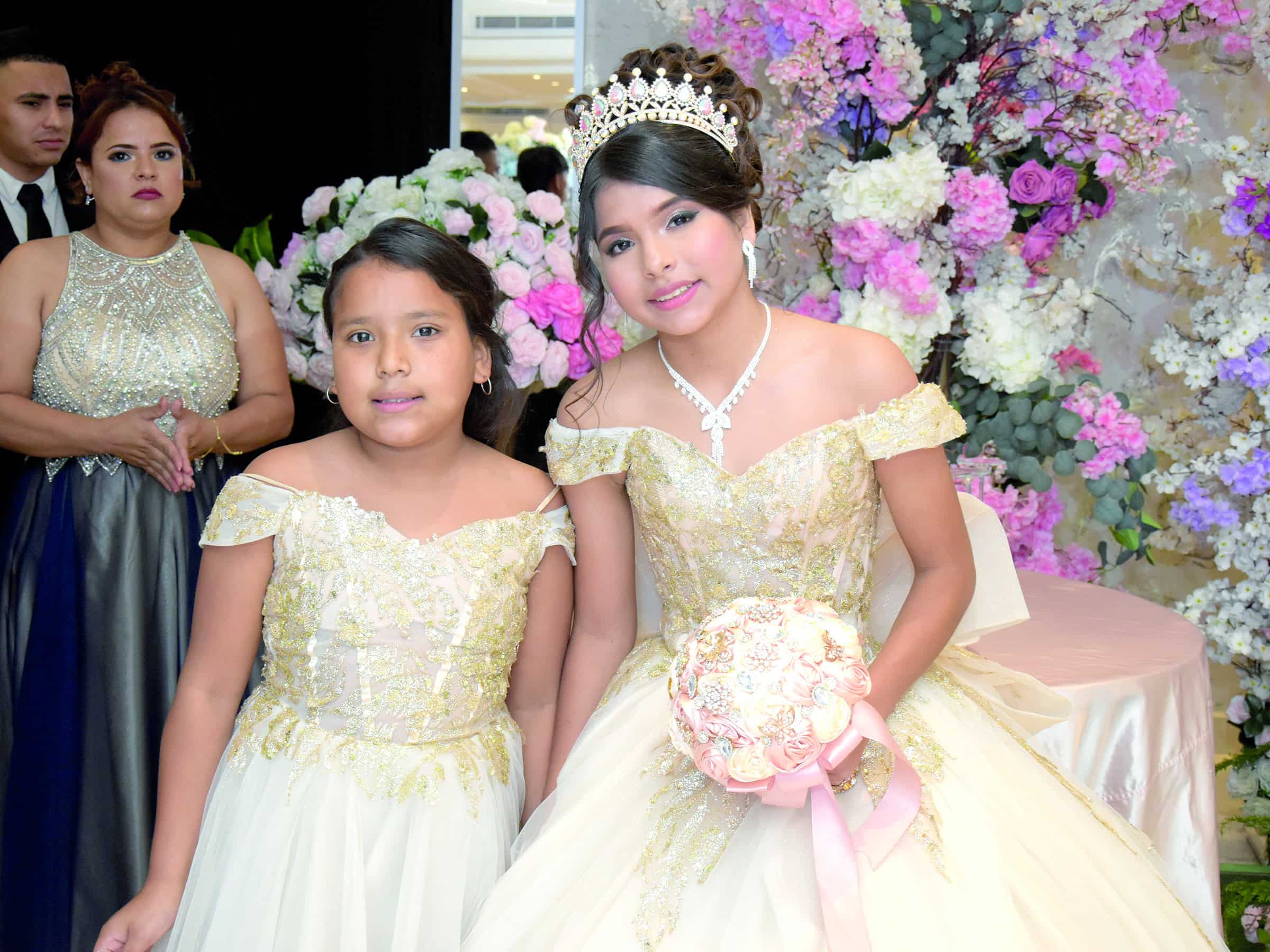 Emotiva celebraci&oacute;n de XV a&ntilde;os para Aurora Corral en Monclova