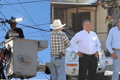Instalan más luminarias LED en San Juan de Sabinas para mejorar seguridad y movilidad