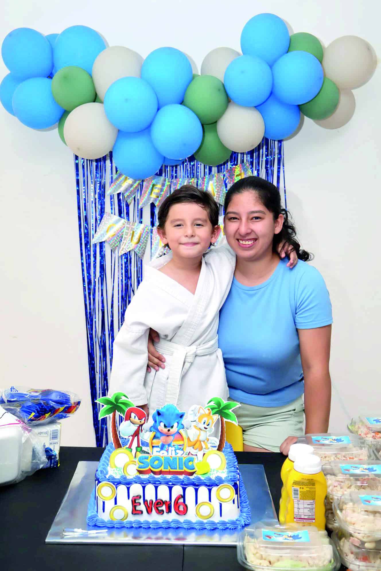 Ever Misael D&iacute;az celebra su cumplea&ntilde;os en el gimnasio de karate