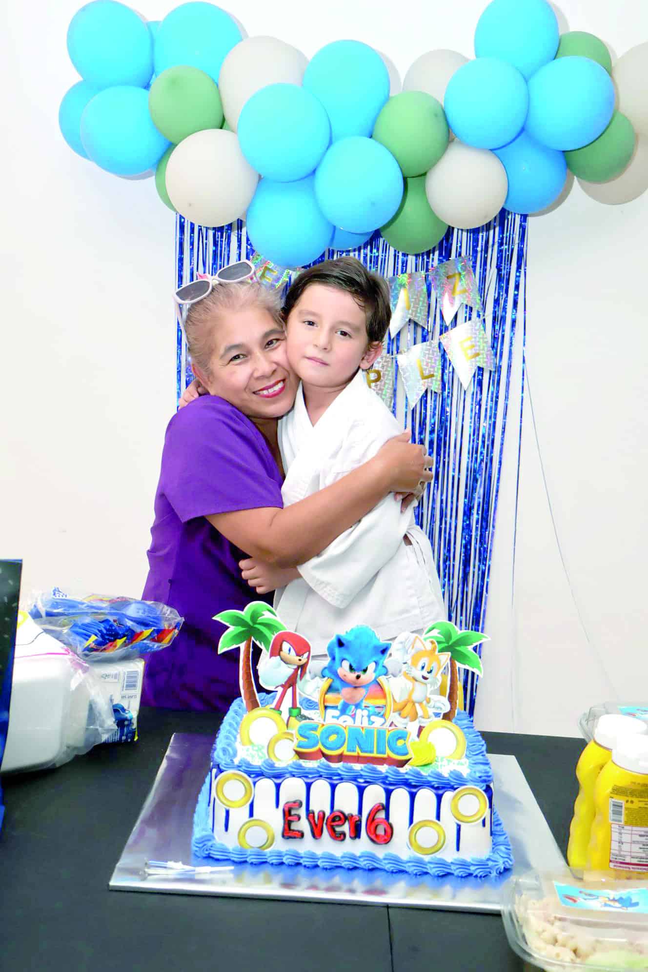 Ever Misael D&iacute;az celebra su cumplea&ntilde;os en el gimnasio de karate
