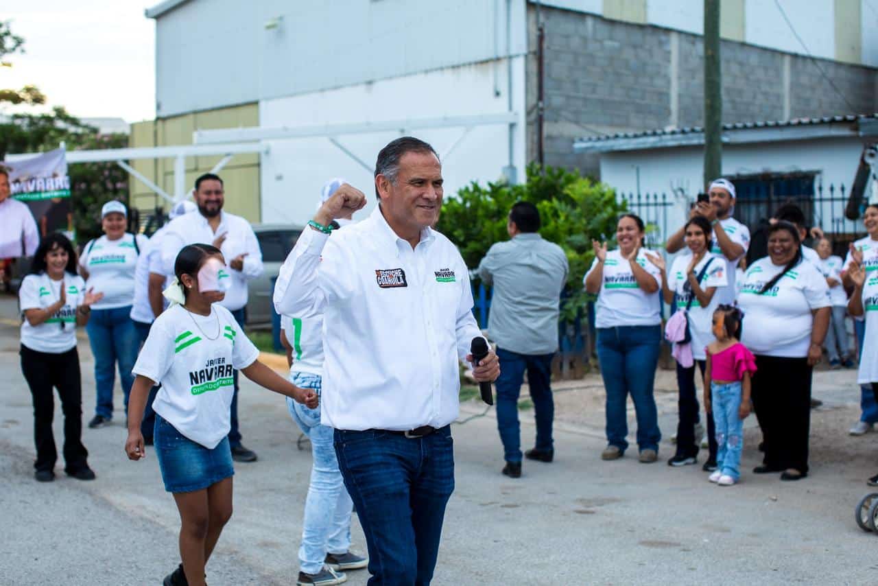 Respaldan abogados y  vecinos a Javier Navarro en Acu&ntilde;a