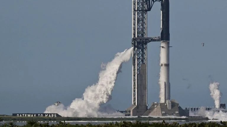SpaceX lanza Starship V3 en prueba hacia la Luna desde Texas