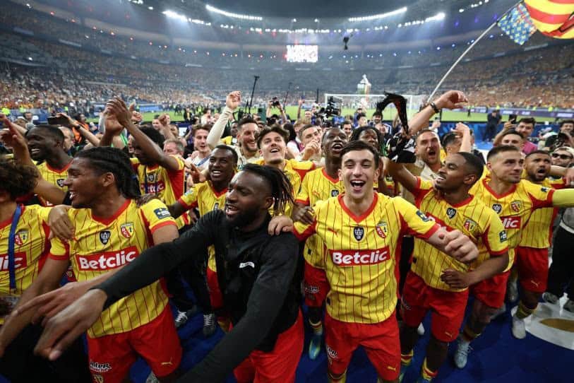 Victoria de Lens en la Copa de Francia: Thauvin y Saint-Maximin destacan