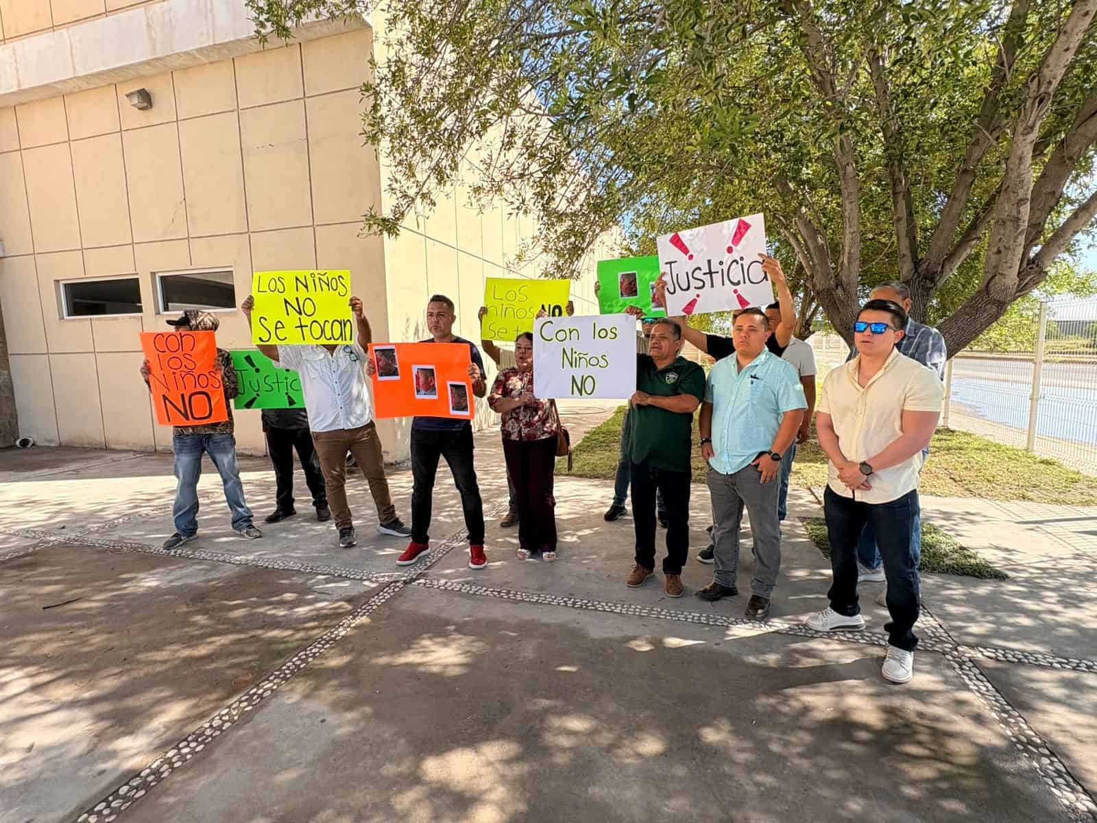 Monclova: Protestan por agresiones a Tadeo, hijo de C&eacute;sar Armando Zavala