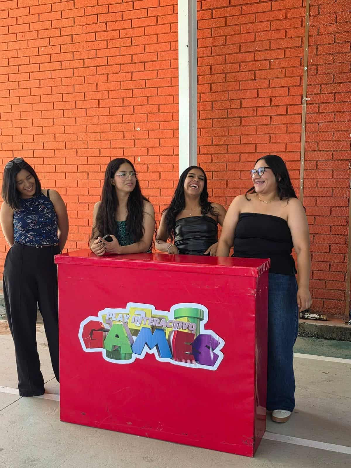 San Buenaventura celebra a estudiantes con Domingo de Plaza