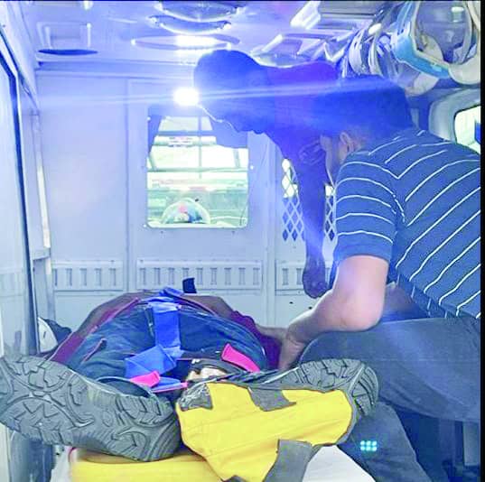 Accidente en Frontera: camioneta impacta poste de CFE
