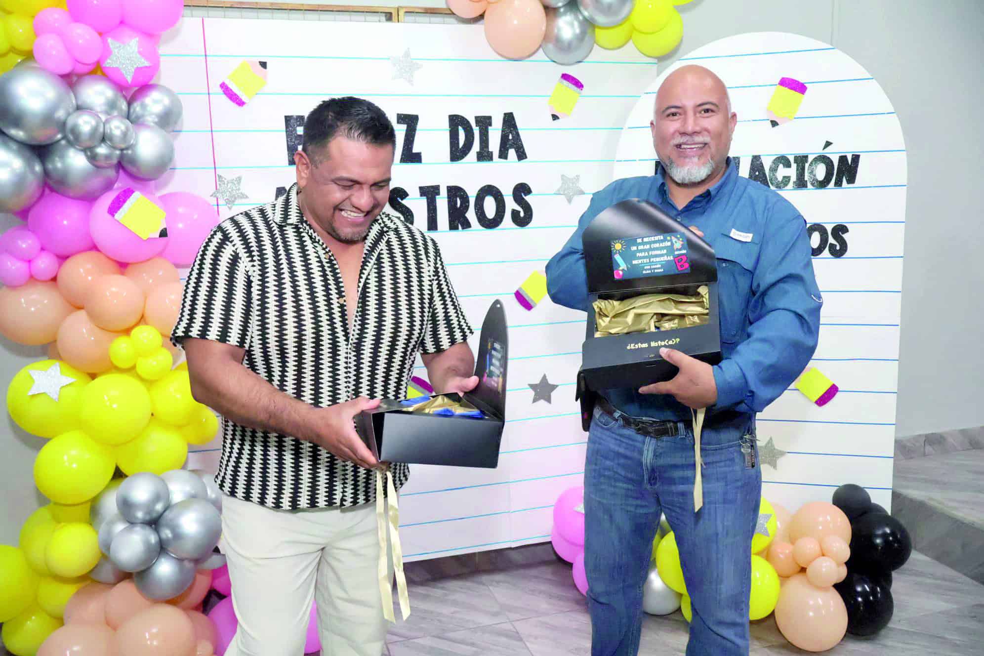 Docentes de la Escuela Primaria Colonia Obrera celebran su labor educativa