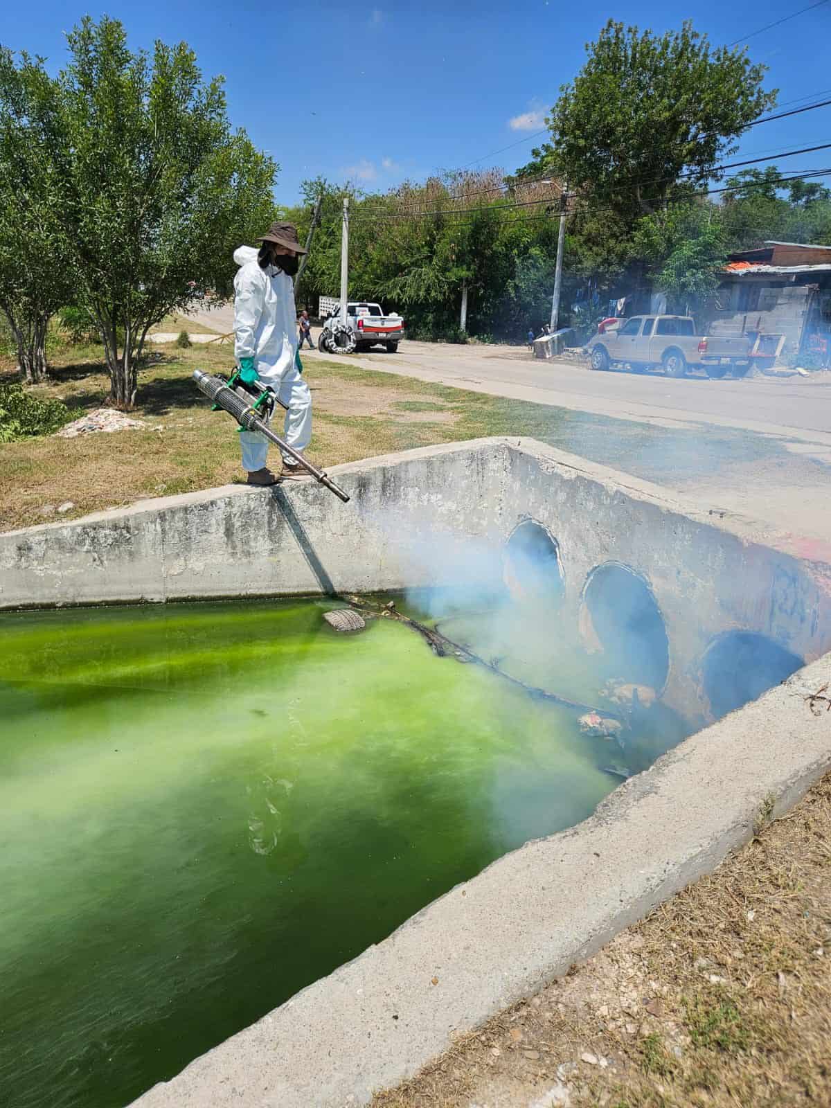 Refuerzan fumigaci&oacute;n en colonias de riesgo tras lluvias en Piedras Negras