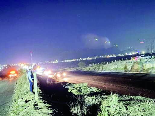 CFE restablece l&iacute;nea el&eacute;ctrica tras accidente en Ramos Arizpe