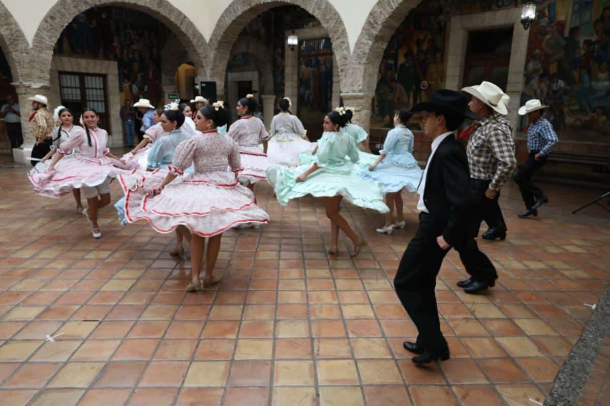 As&iacute; baila Saltillo al ritmo del folclor y la tradici&oacute;n