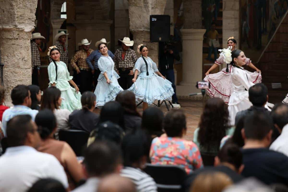 As&iacute; baila Saltillo al ritmo del folclor y la tradici&oacute;n