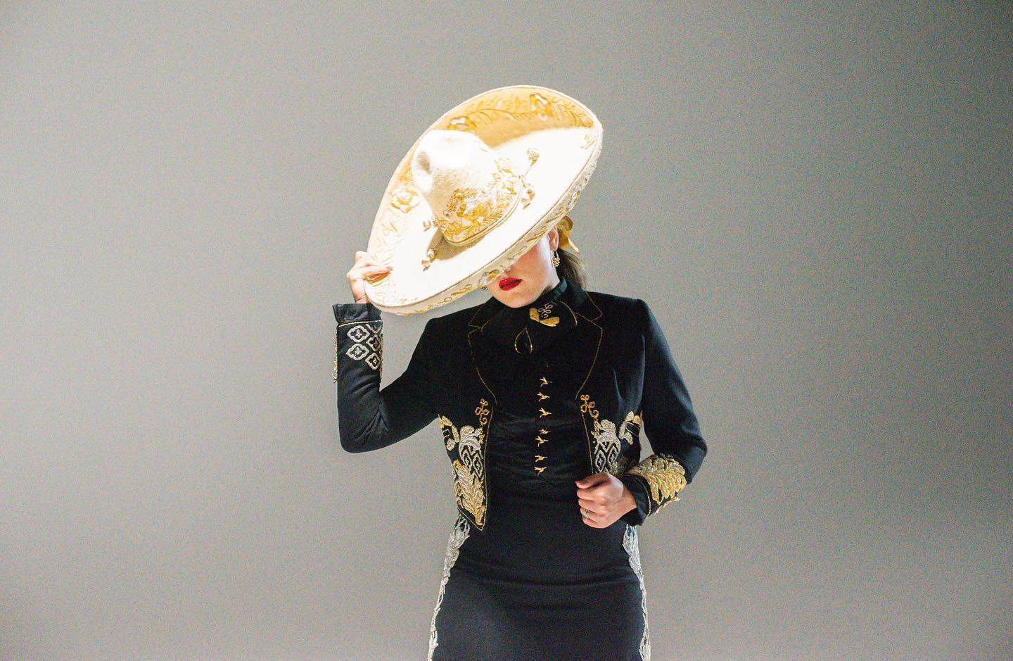 Camila Fern&aacute;ndez busca revitalizar el mariachi entre nuevas generaciones