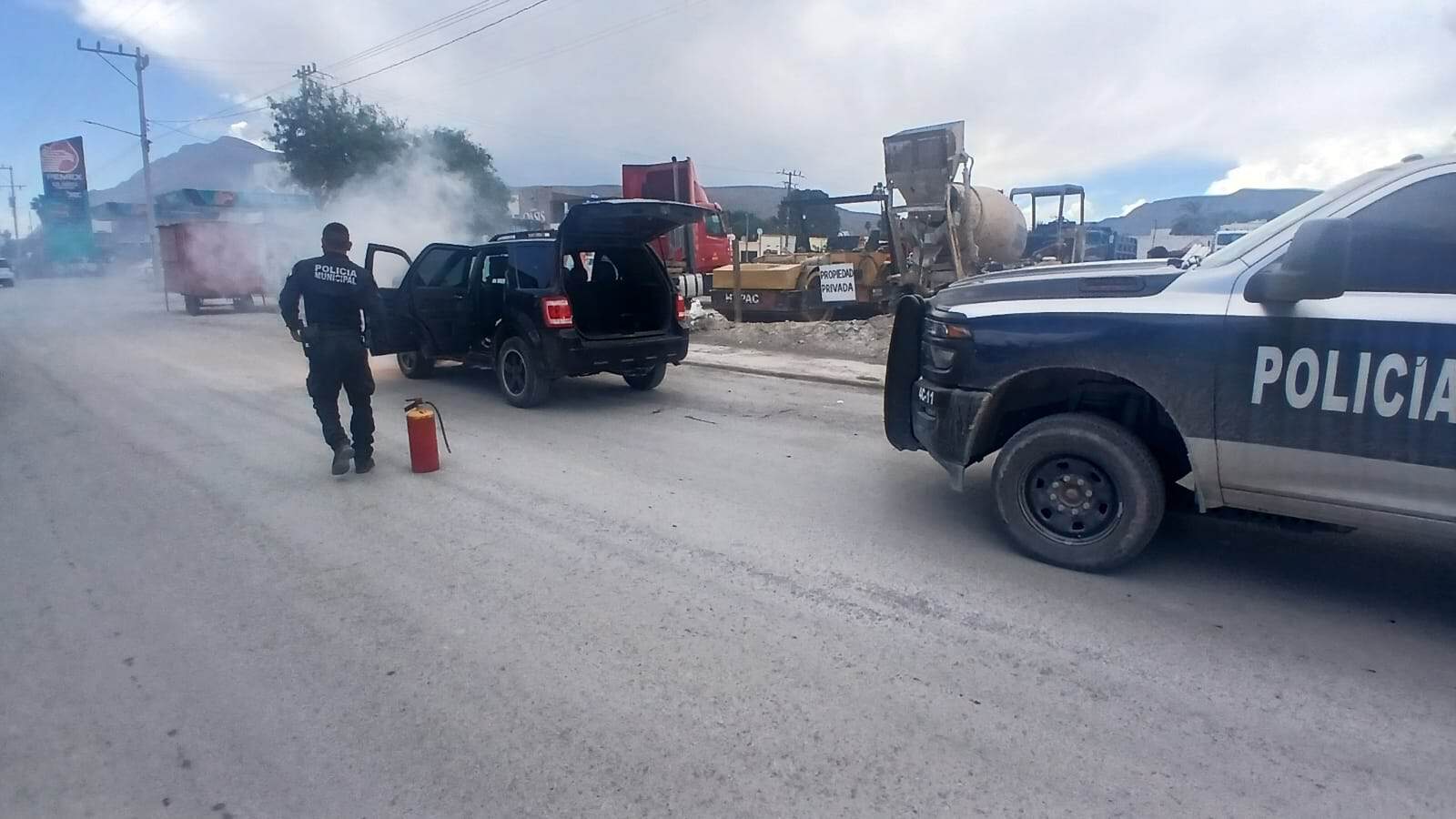 Incendio de camioneta Ford Escape genera alarma en Cuatro Ci&eacute;negas