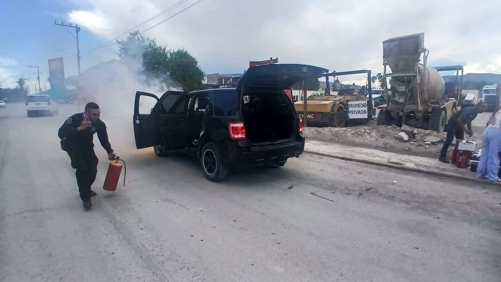 Incendio de camioneta Ford Escape genera alarma en Cuatro Ci&eacute;negas