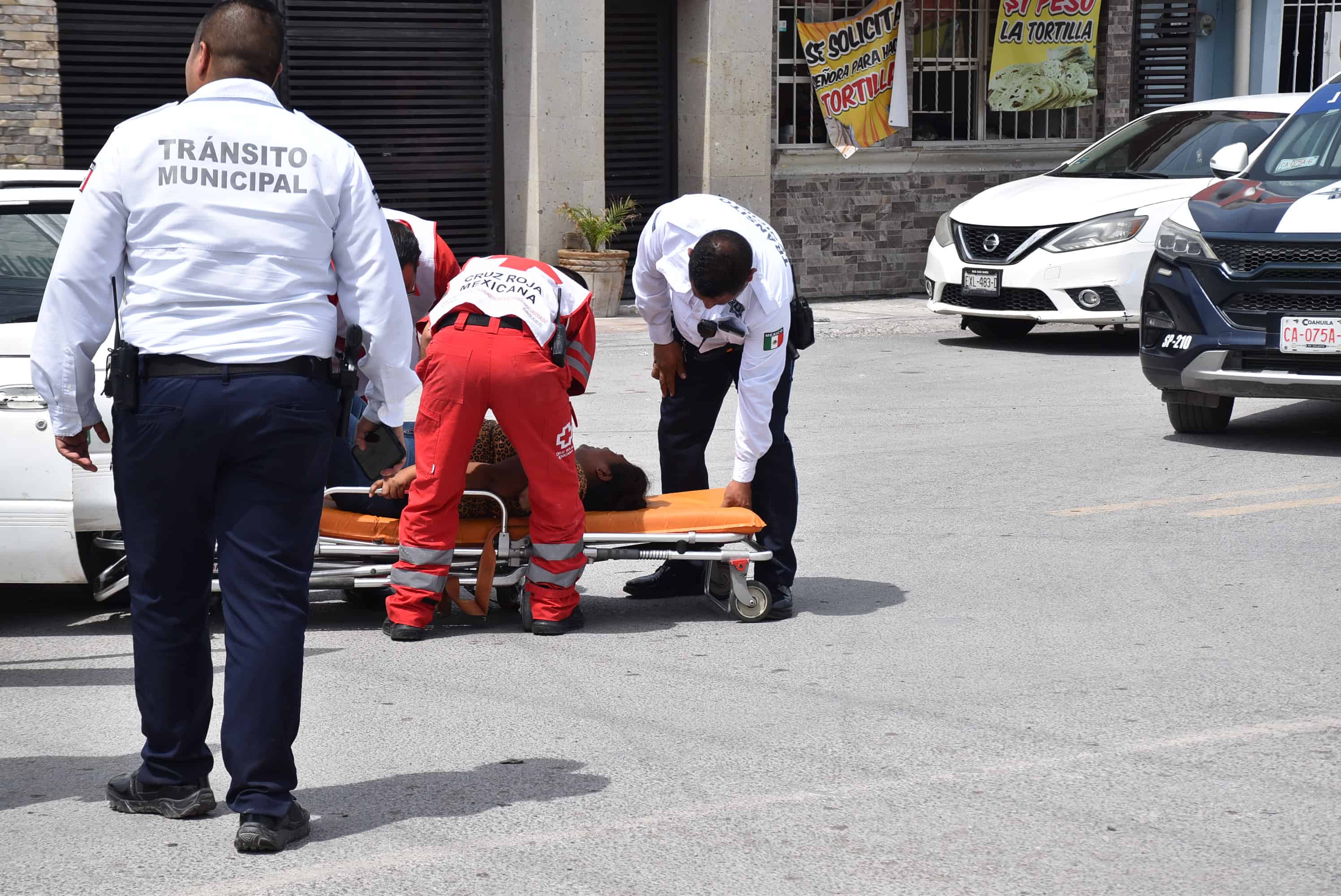 Pasajera herida tras choque de taxi en Monclova