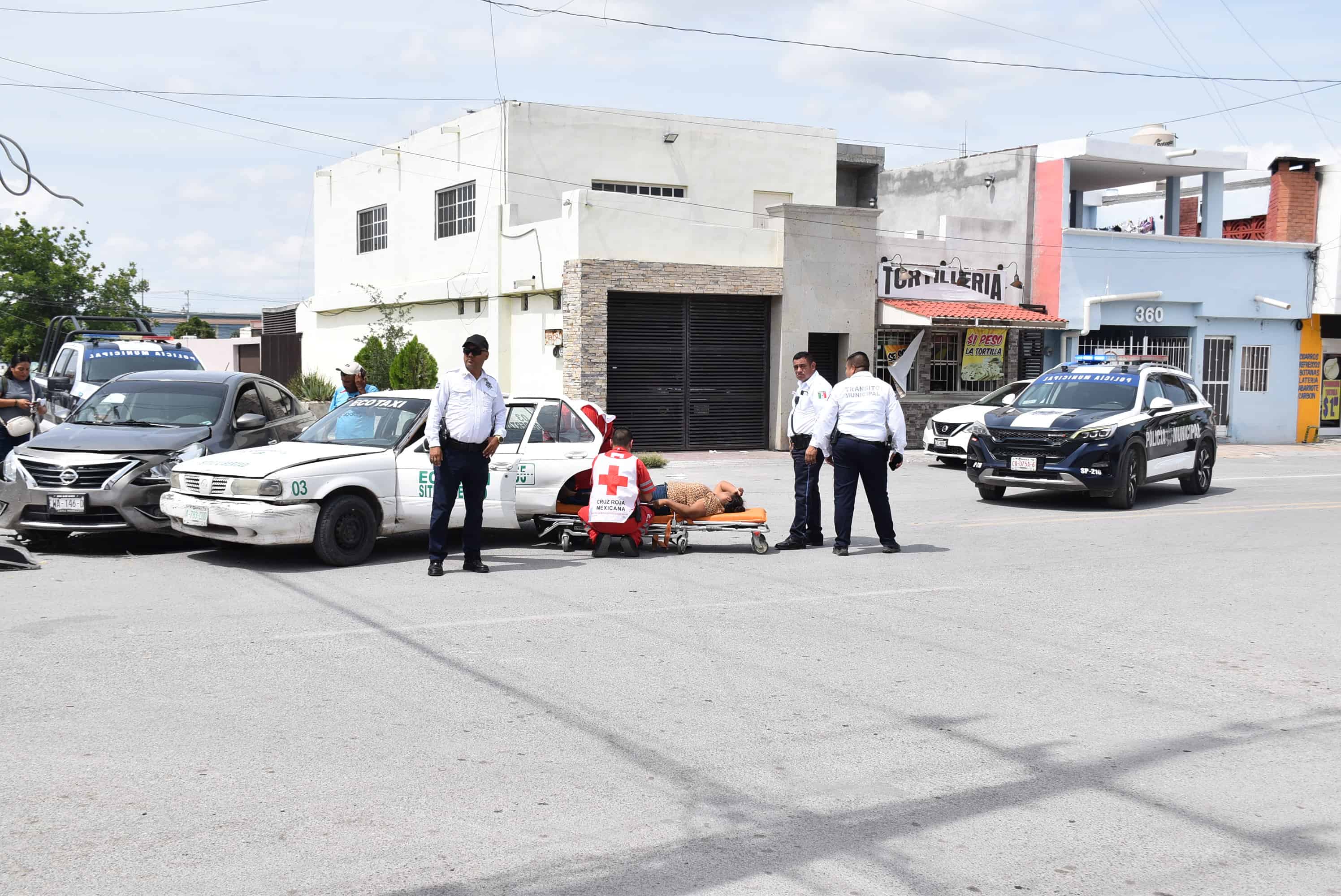 Pasajera herida tras choque de taxi en Monclova