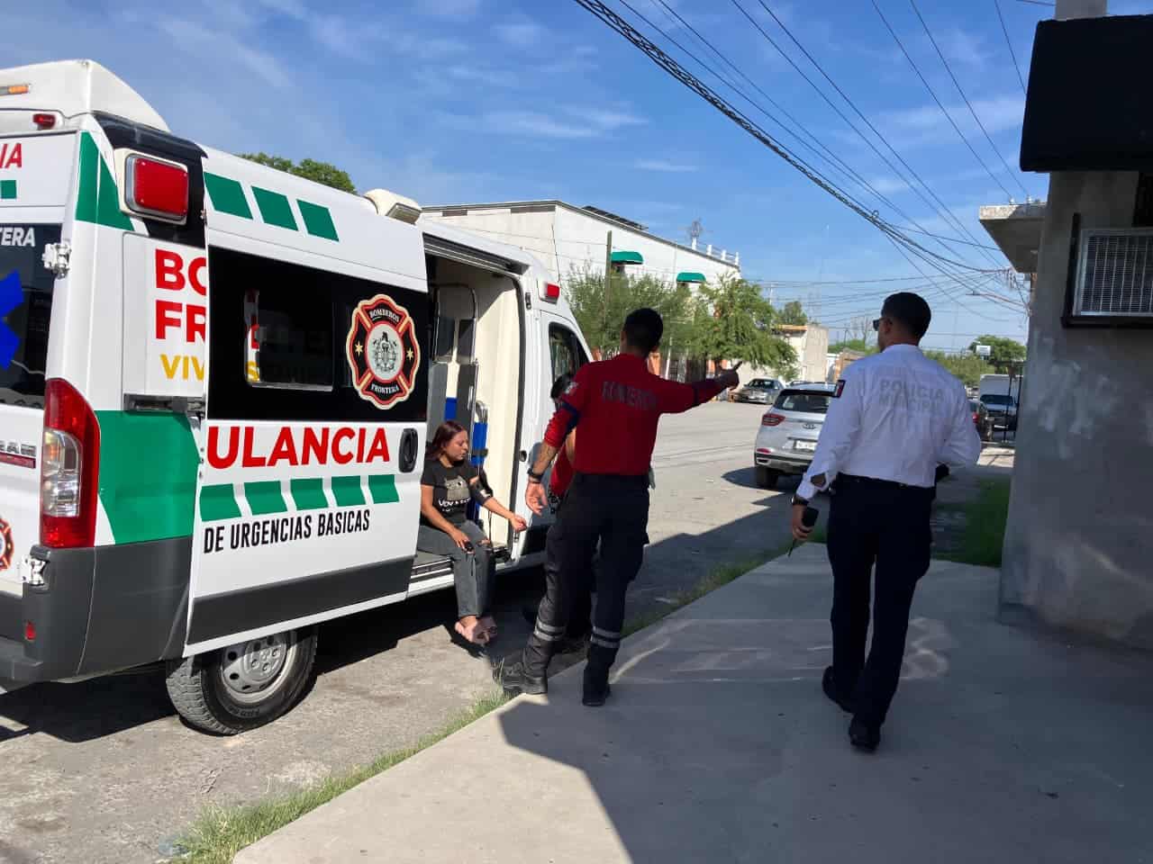 Mujer es trasladada al hospital tras accidente en colonia Bellavista