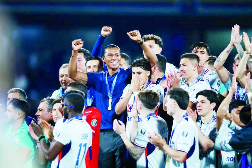 Cruz Azul ratifica a Joel Huiqui como director t&eacute;cnico tras el campeonato