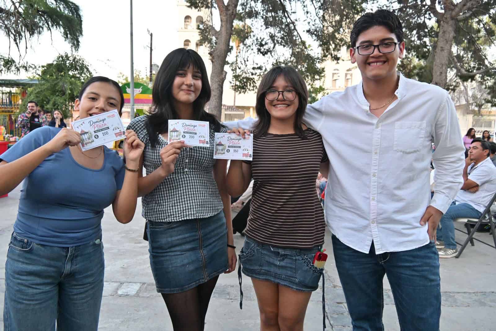 Estudiantes disfrutan de din&aacute;micas en el Domingo de Plaza en San Buenaventura