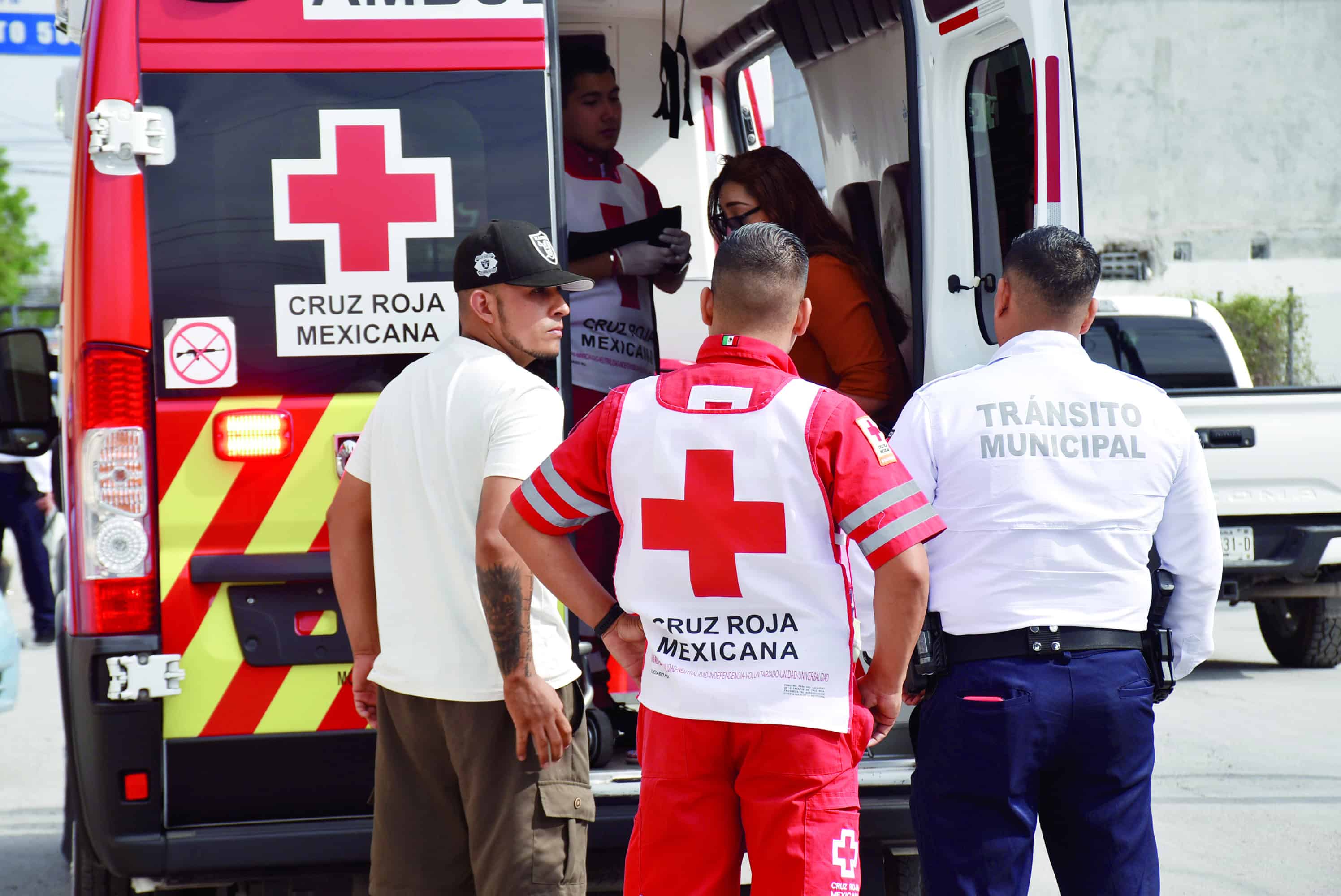 Mujer provoca choque en Monclova: dos veh&iacute;culos severamente da&ntilde;ados
