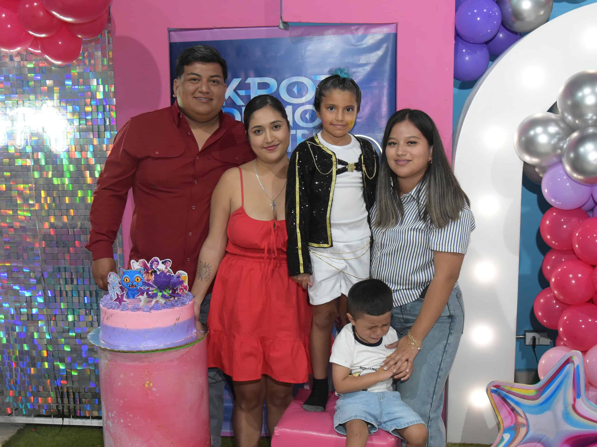 Karla Luc&iacute;a Pi&ntilde;a celebra su cumplea&ntilde;os en Monclova con tem&aacute;tica K-pop