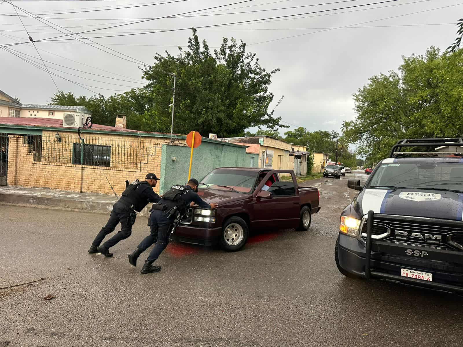 Apoya AIC y Polic&iacute;a Estatal en rescate de la poblaci&oacute;n ante tormenta en Piedras Negras