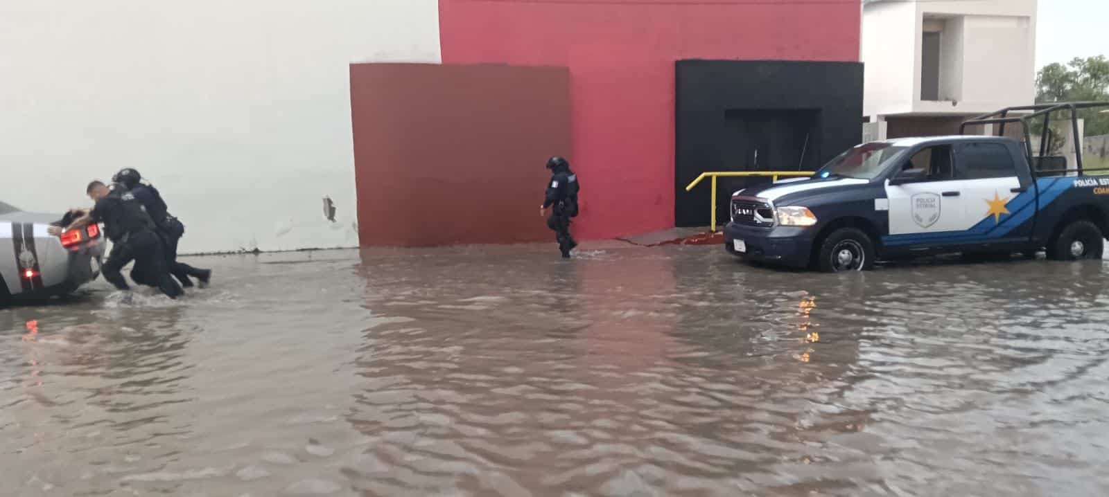 Apoya AIC y Polic&iacute;a Estatal en rescate de la poblaci&oacute;n ante tormenta en Piedras Negras