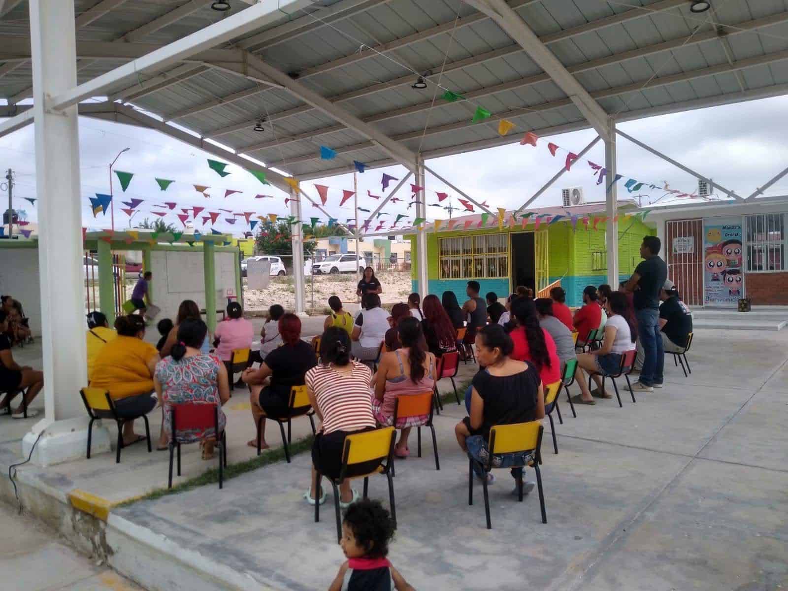 Imparten pl&aacute;tica a padres de familia sobre derechos y cuidado infantil en Ciudad Acu&ntilde;a