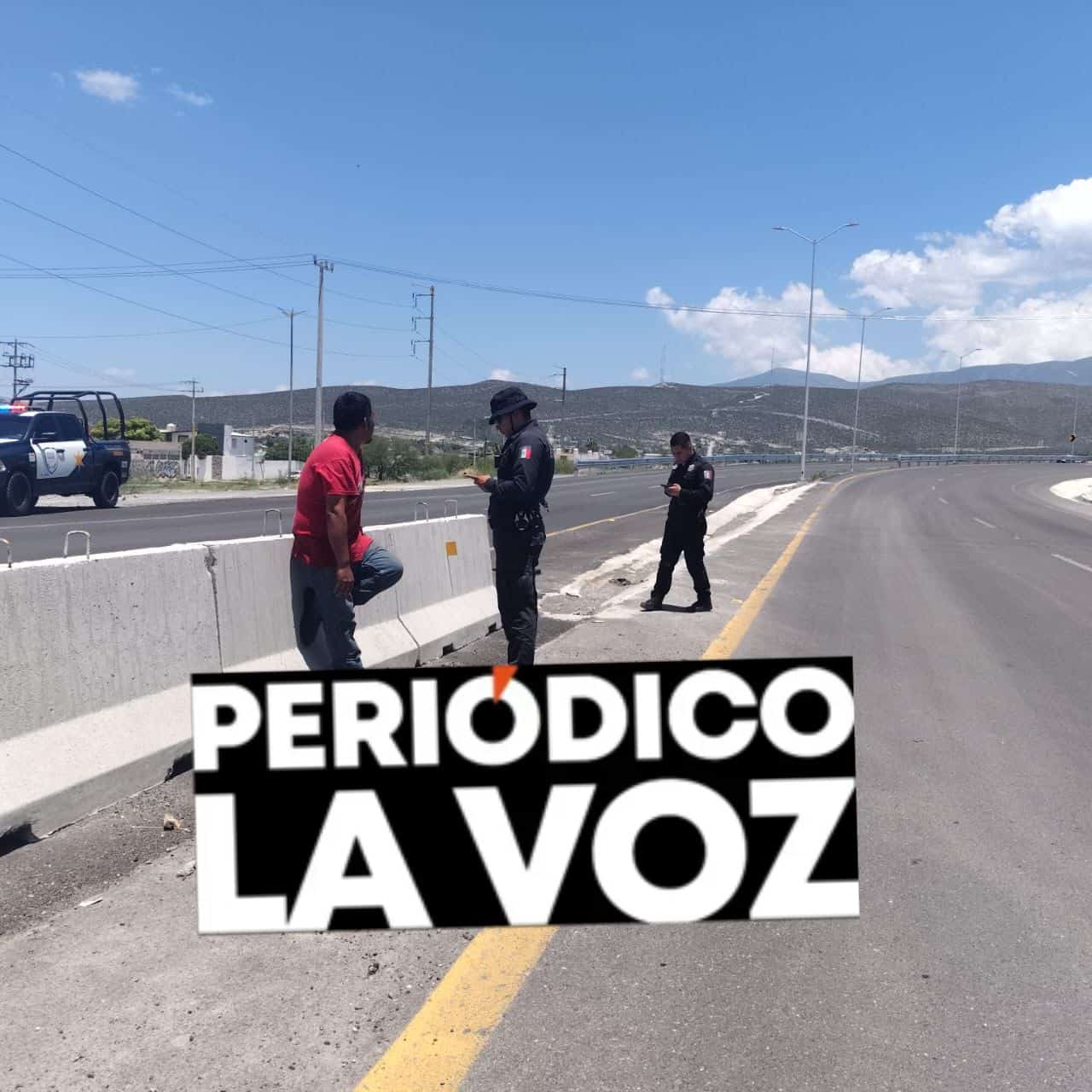 Aparatosa volcadura Paraliza libramiento Salinas