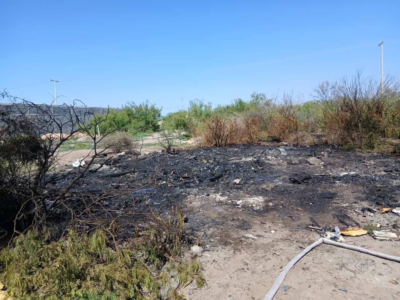 Incendio en pastizal moviliza a Bomberos en Monclova y Frontera