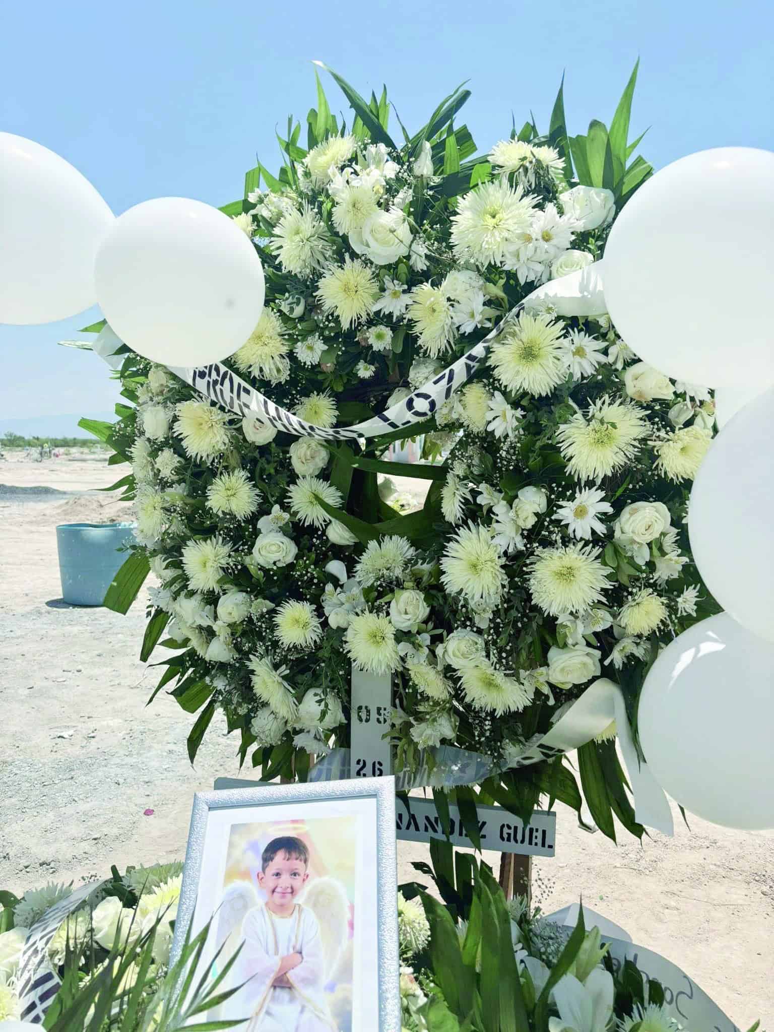 Entre globos y aplausos, despiden a Ian Gael