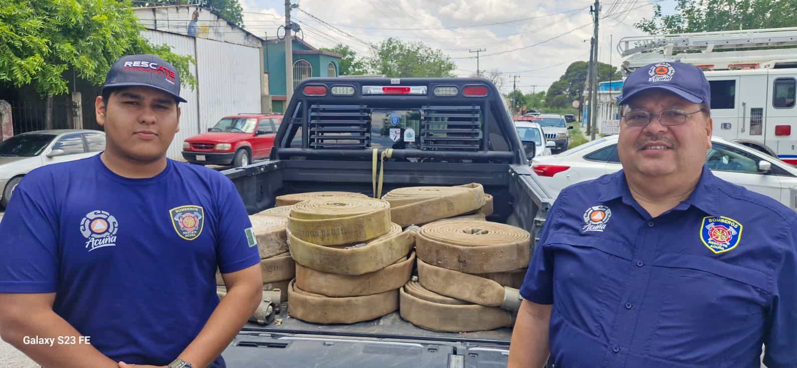 Bomberos de Ciudad Acu&ntilde;a reciben donaci&oacute;n de mangueras especiales para combatir incendios