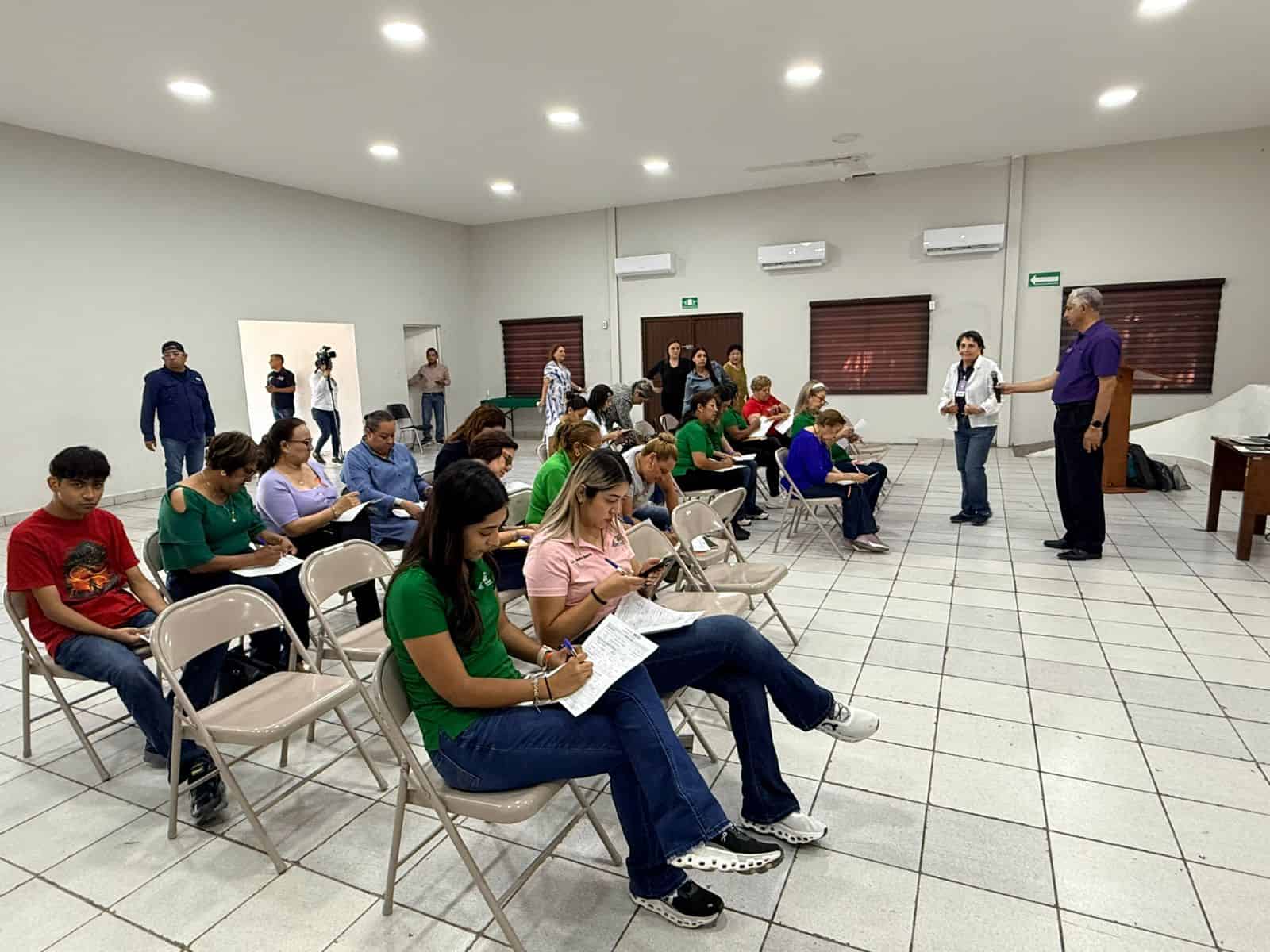 Imparten conferencia Nuevas Masculinidades
