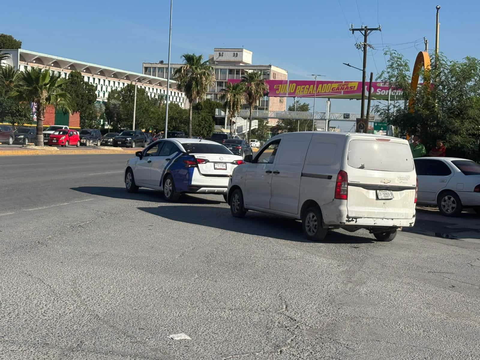 Accidente en Ocampo causa congesti&oacute;n vial en Monclova durante hora escolar