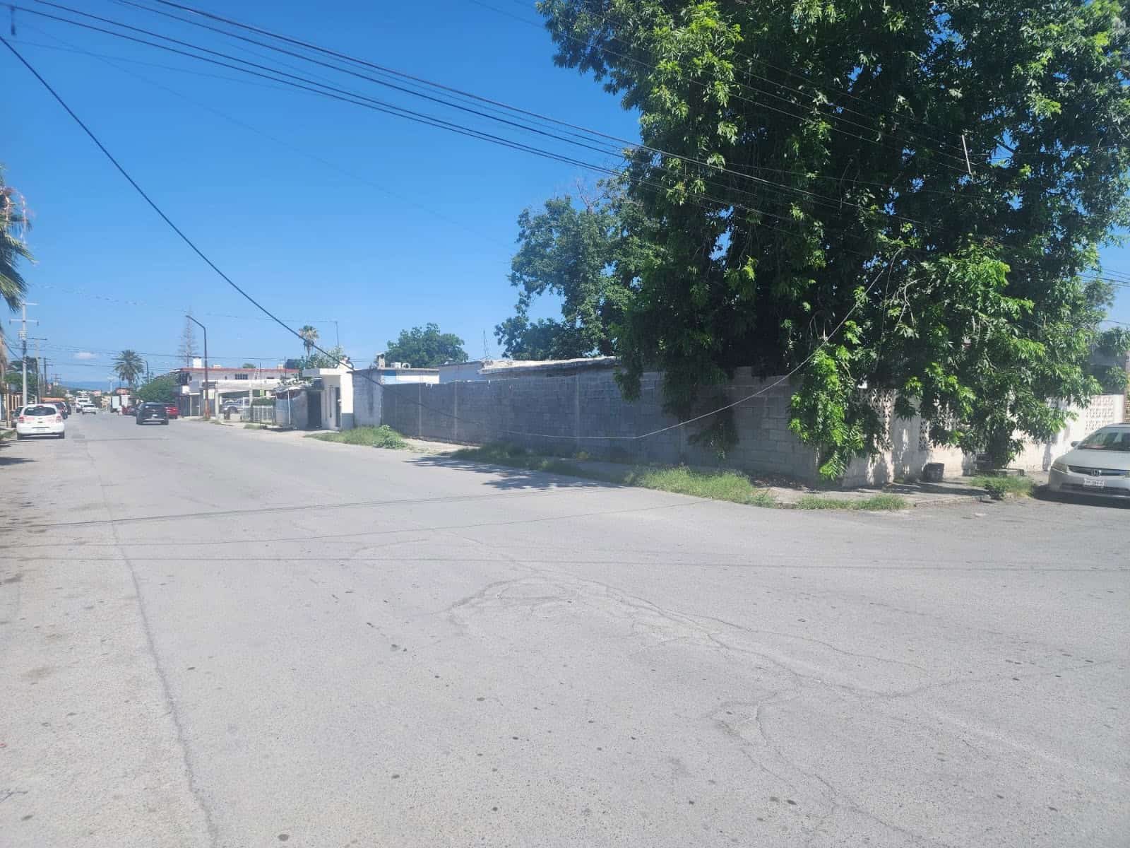 Accidente de tr&aacute;iler en Monclova causa da&ntilde;os en cableado